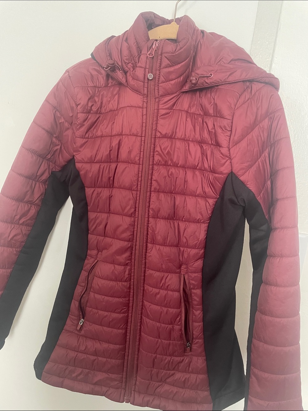 Mondetta Quilted Hooded Puffer Jacket in Burgundy with Black Panels